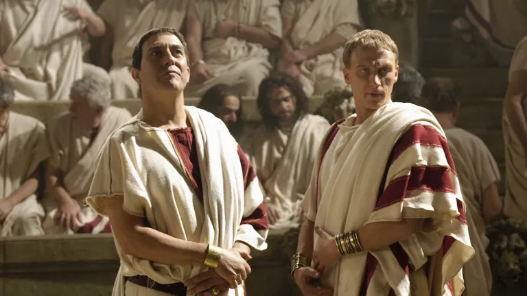 File:Ciaran-Hinds-as-Caesar-and-Kevin-McKidd-in-Rome.webp